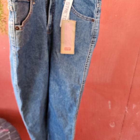 Levi's Blue Capris - Picture 5 of 6